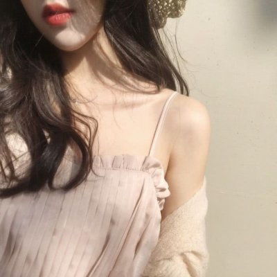 浙江杭州女生高考前刷手机，无意间刷到了作文素材！选的词是“犹豫”，灵感来自一位作家